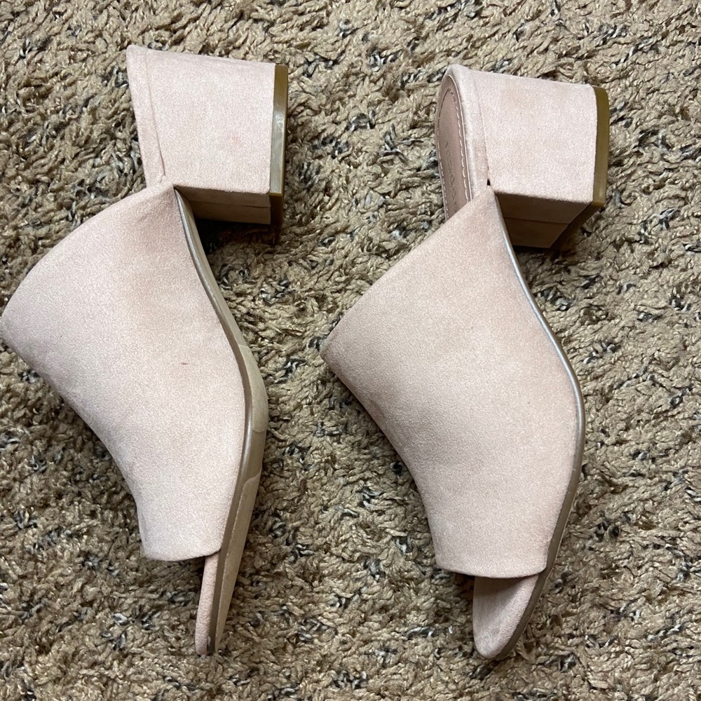 PRETTY BLUSH PINK HEELS 💗